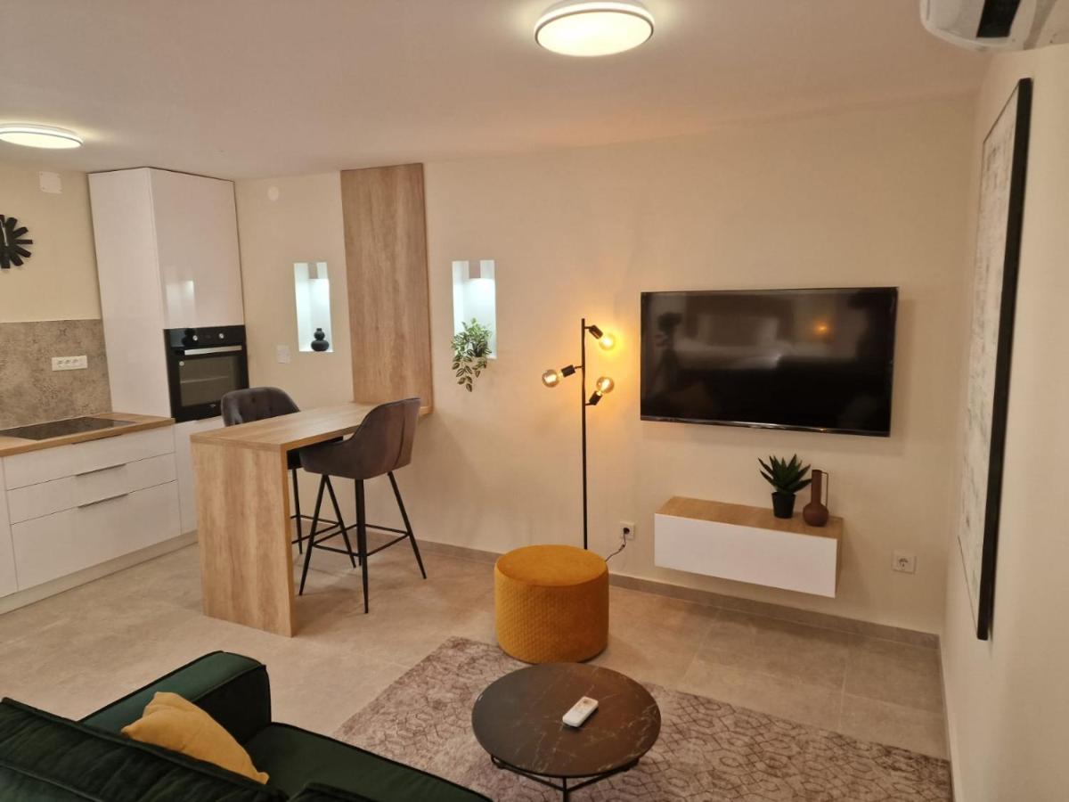 Studio Apartment Mare With Private Garden And Jacuzzi Vinkuran Ngoại thất bức ảnh
