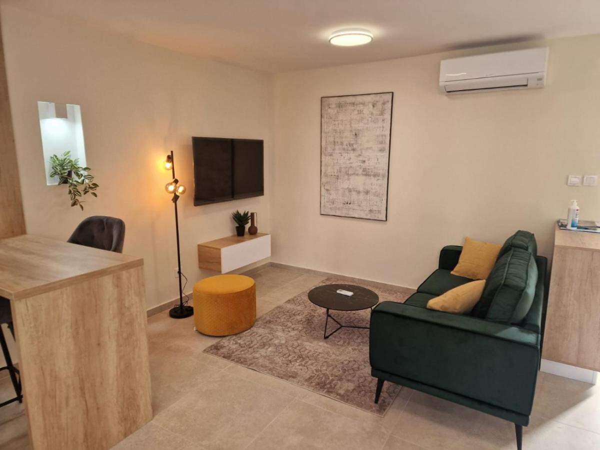 Studio Apartment Mare With Private Garden And Jacuzzi Vinkuran Ngoại thất bức ảnh